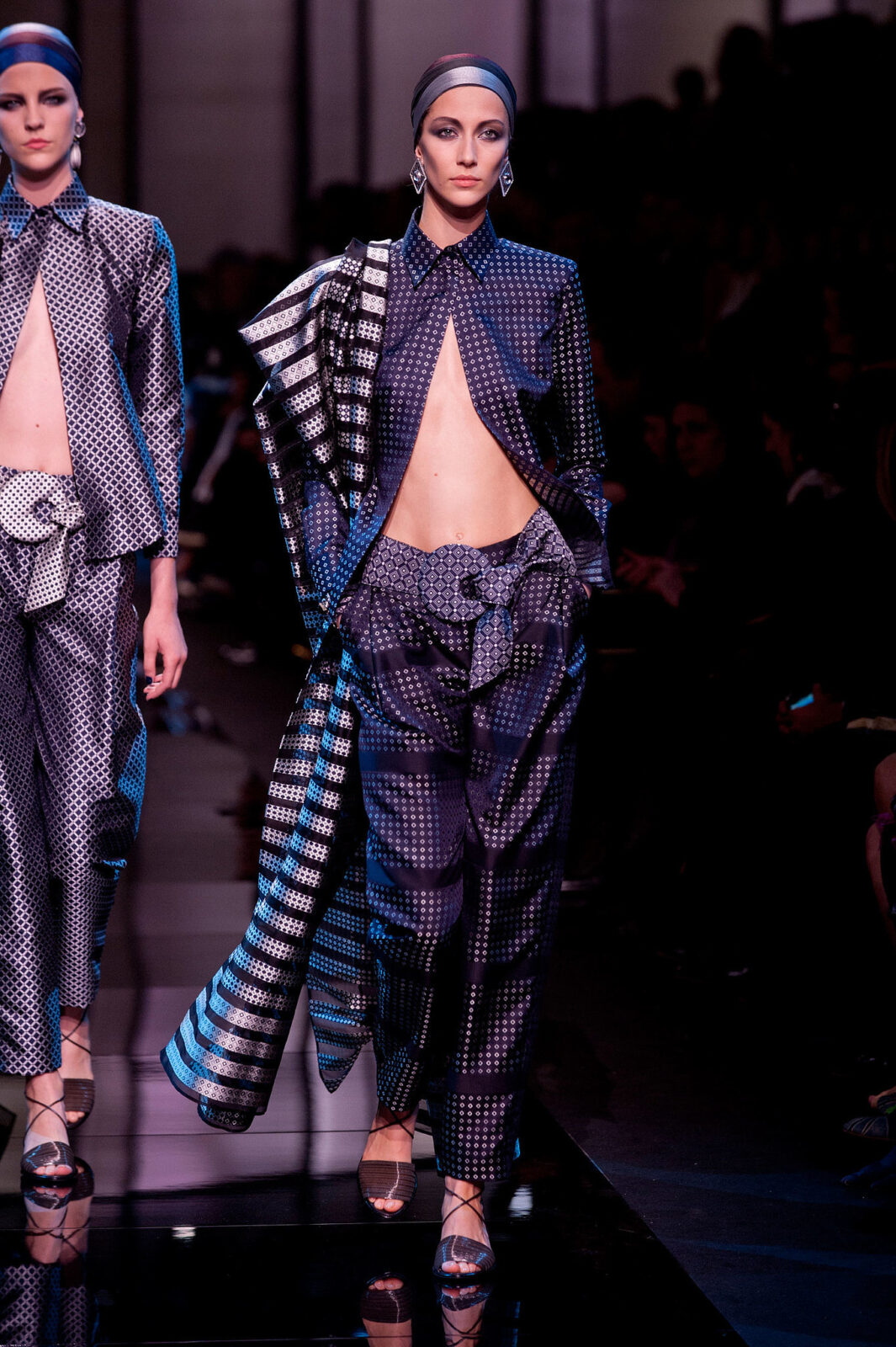 Giorgio-Armani-Priv-Haute-Couture-Spring-2014-16
