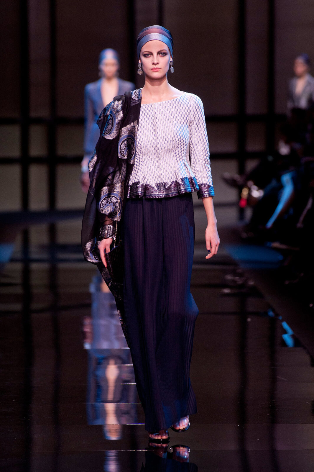Giorgio-Armani-Priv-Haute-Couture-Spring-2014-03