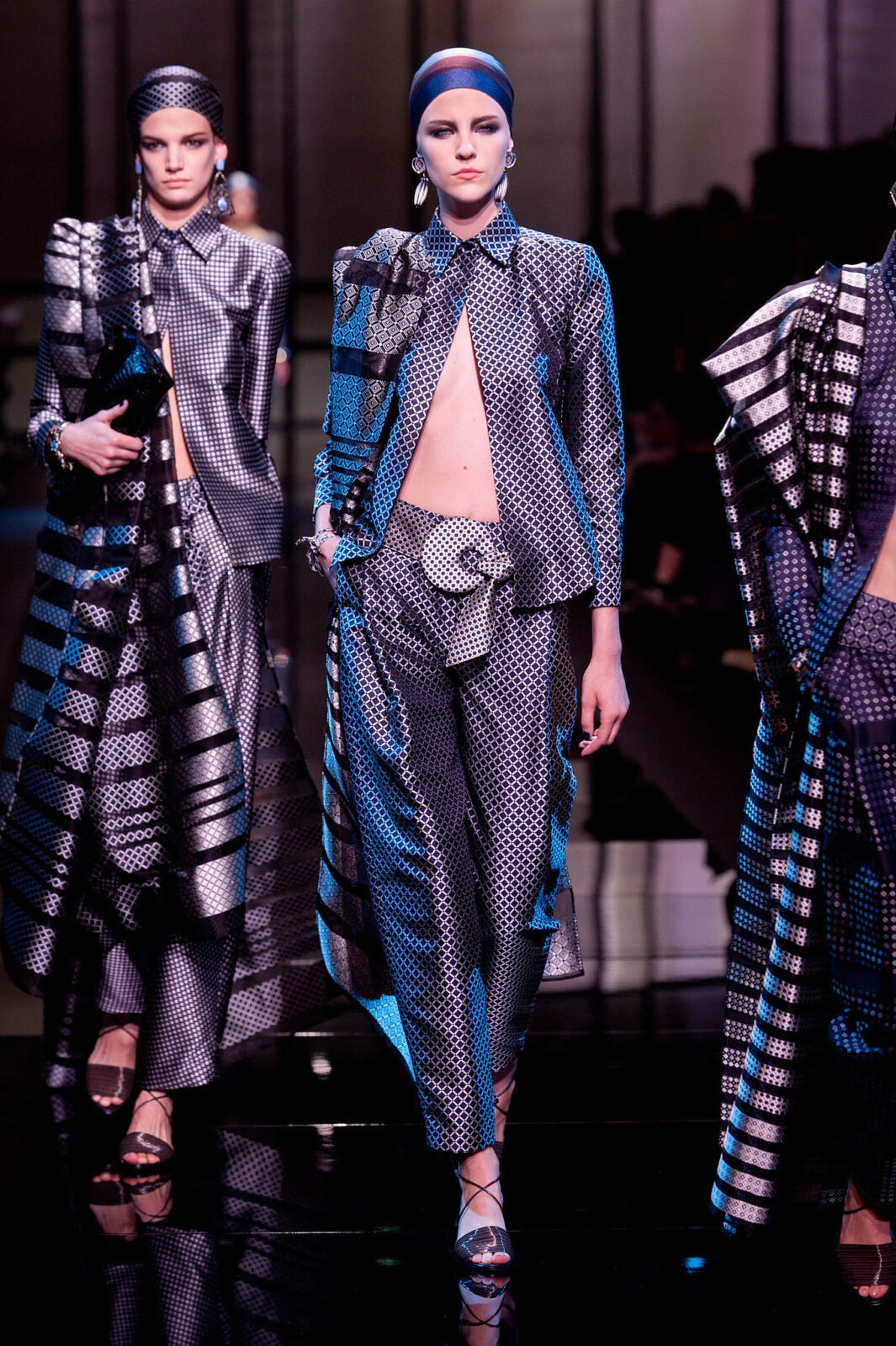 Giorgio-Armani-Priv-Haute-Couture-Spring-2014-17